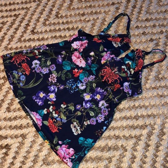 NWOT Ruby Ribbon Shapeware Swim Top - Picture 2 of 6